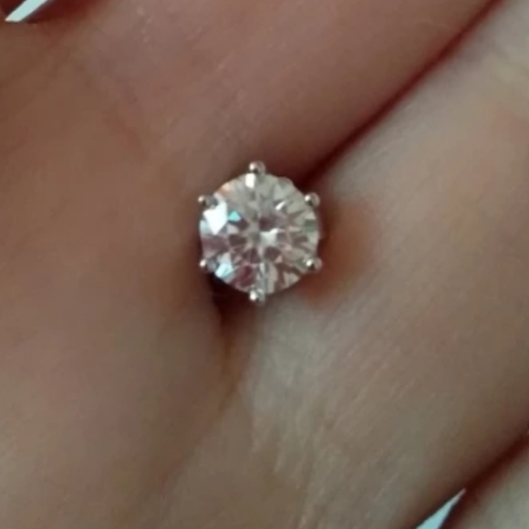 1 TCW Round Cut Moissanite Solitaire Stud Ea… - Picture 6 of 7